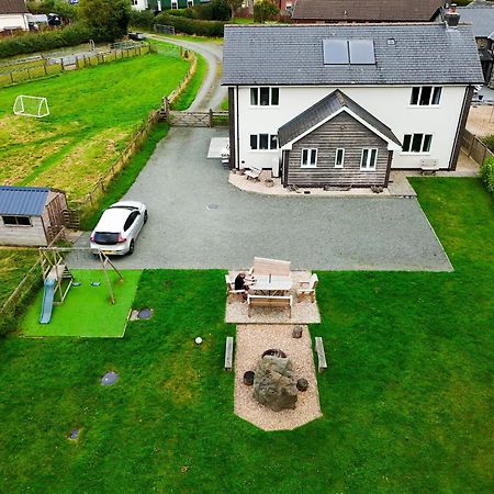 Villa Maen Llwyd Llanyre Exterior foto