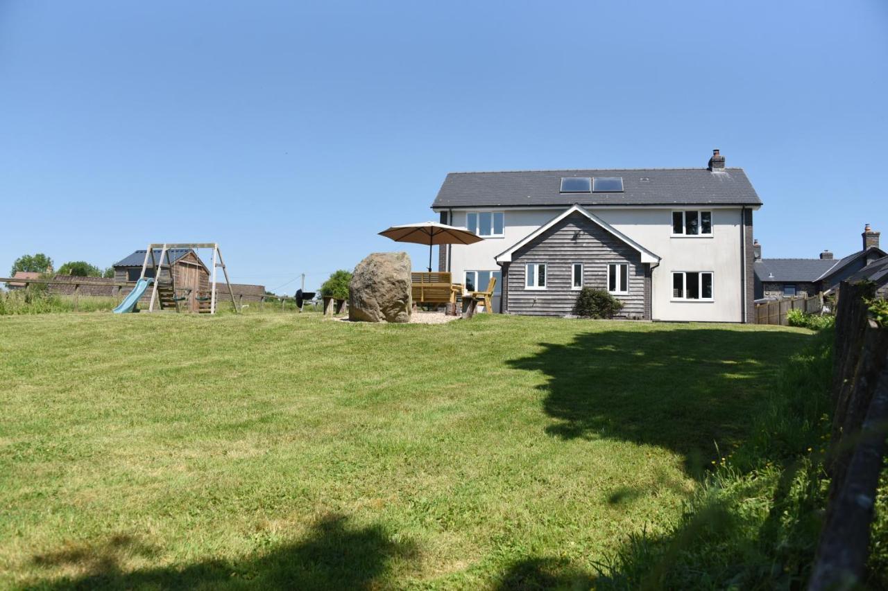 Villa Maen Llwyd Llanyre Exterior foto